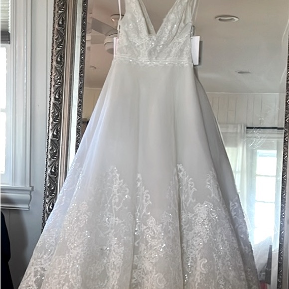 Rivini Daphne Gown, Ivory, Size 10 - Picture 5 of 5